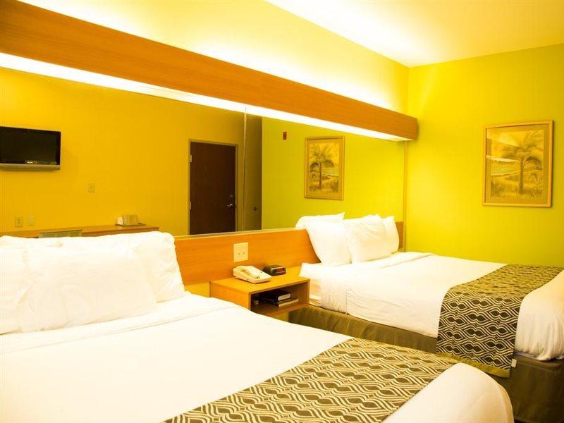 Microtel Inn & Suites By Wyndham Panama City Ngoại thất bức ảnh