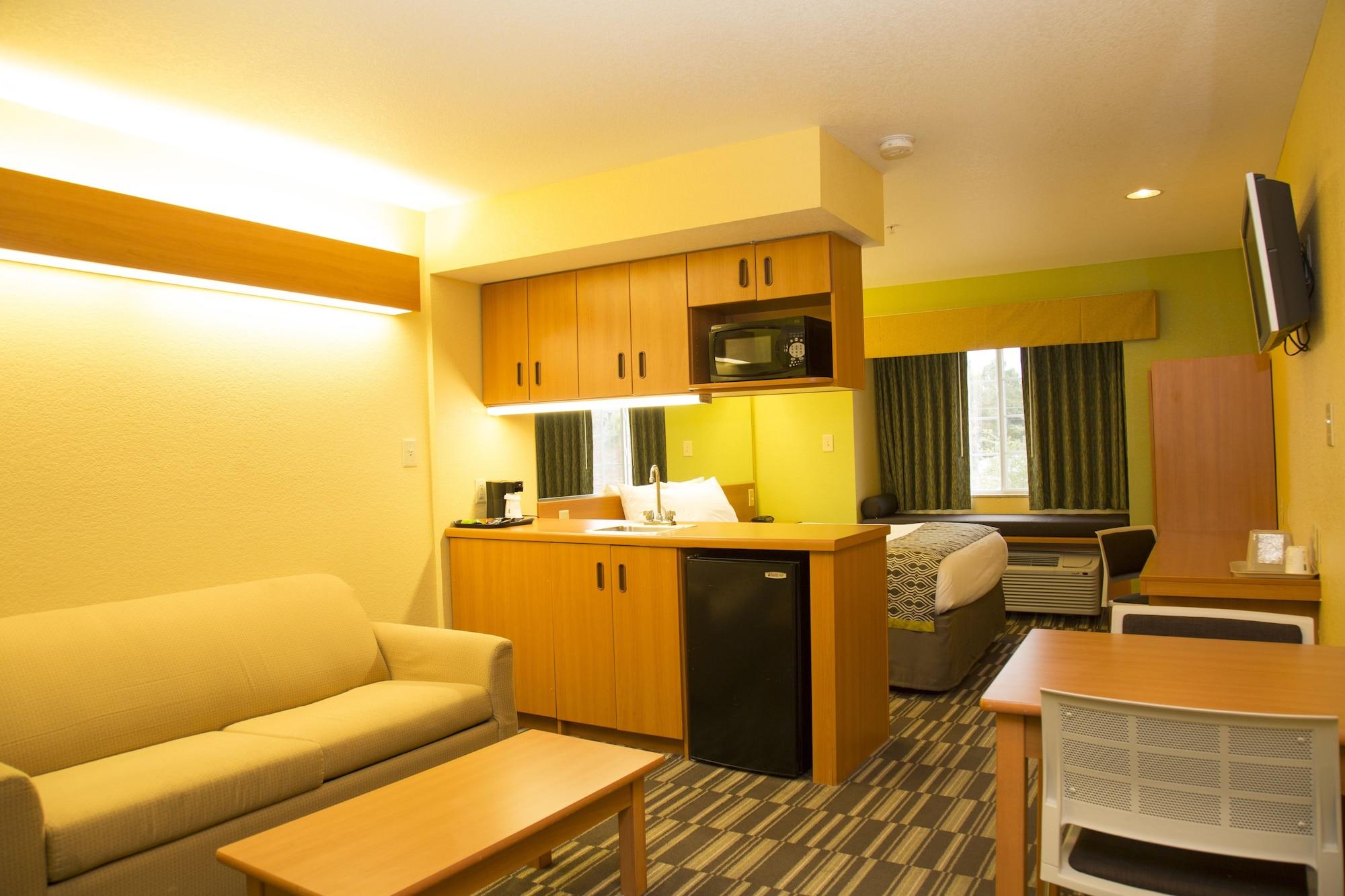 Microtel Inn & Suites By Wyndham Panama City Ngoại thất bức ảnh