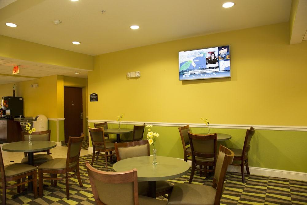 Microtel Inn & Suites By Wyndham Panama City Ngoại thất bức ảnh