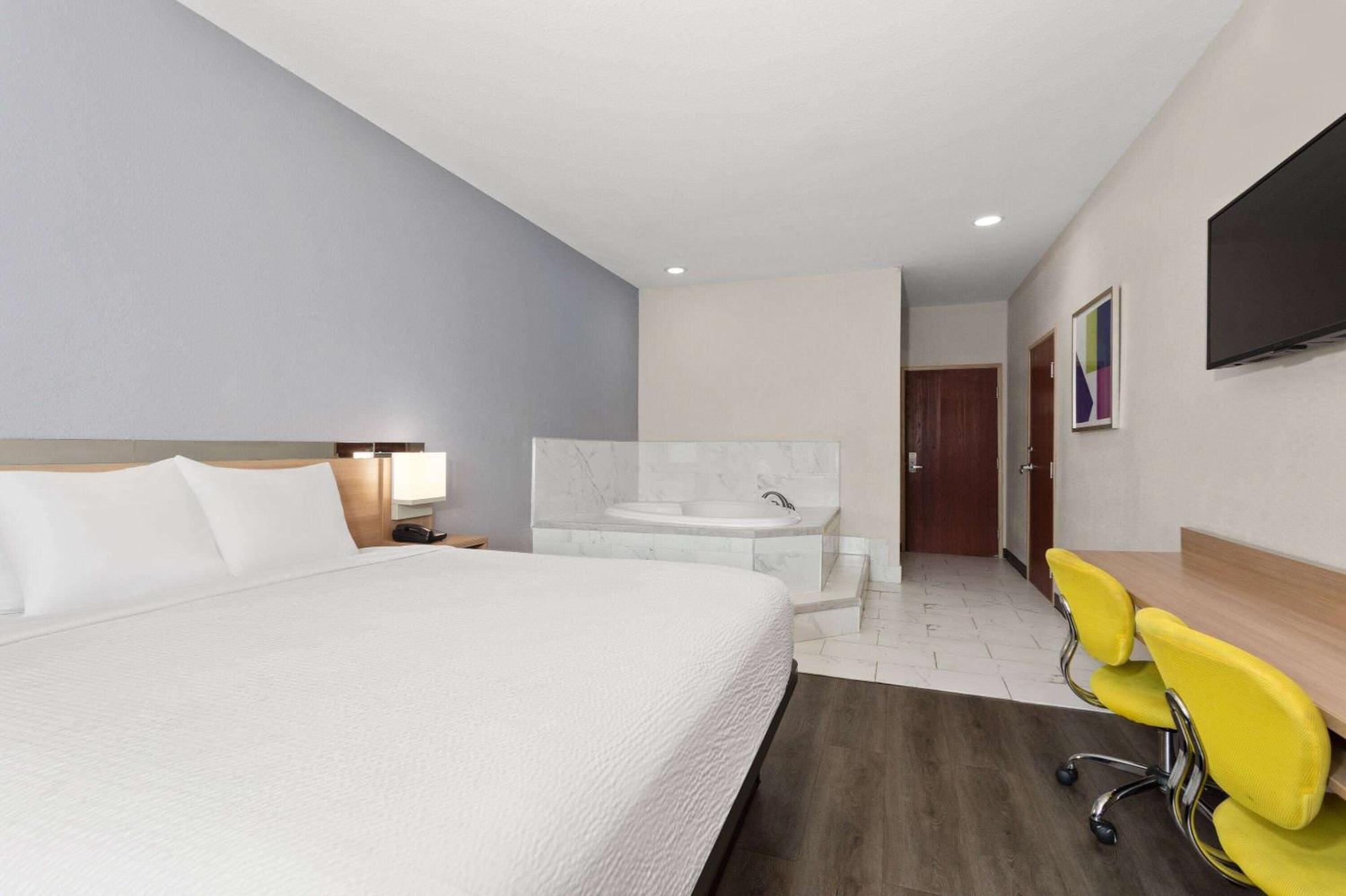 Microtel Inn & Suites By Wyndham Panama City Ngoại thất bức ảnh