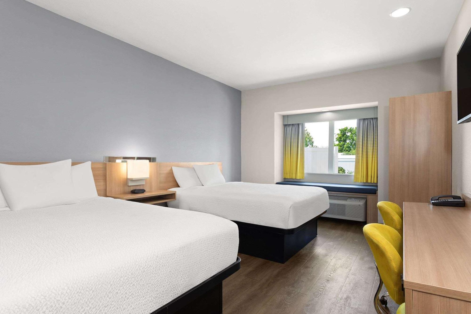 Microtel Inn & Suites By Wyndham Panama City Ngoại thất bức ảnh