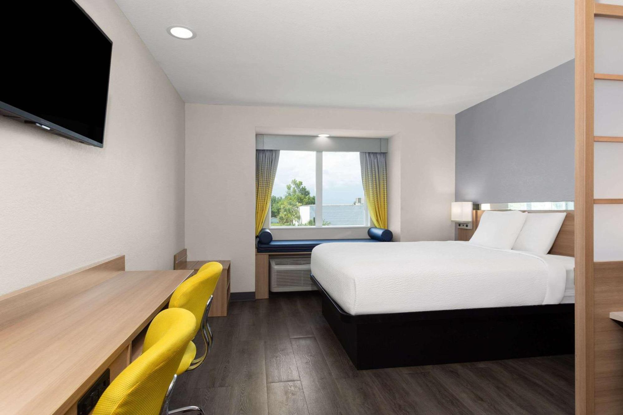 Microtel Inn & Suites By Wyndham Panama City Ngoại thất bức ảnh