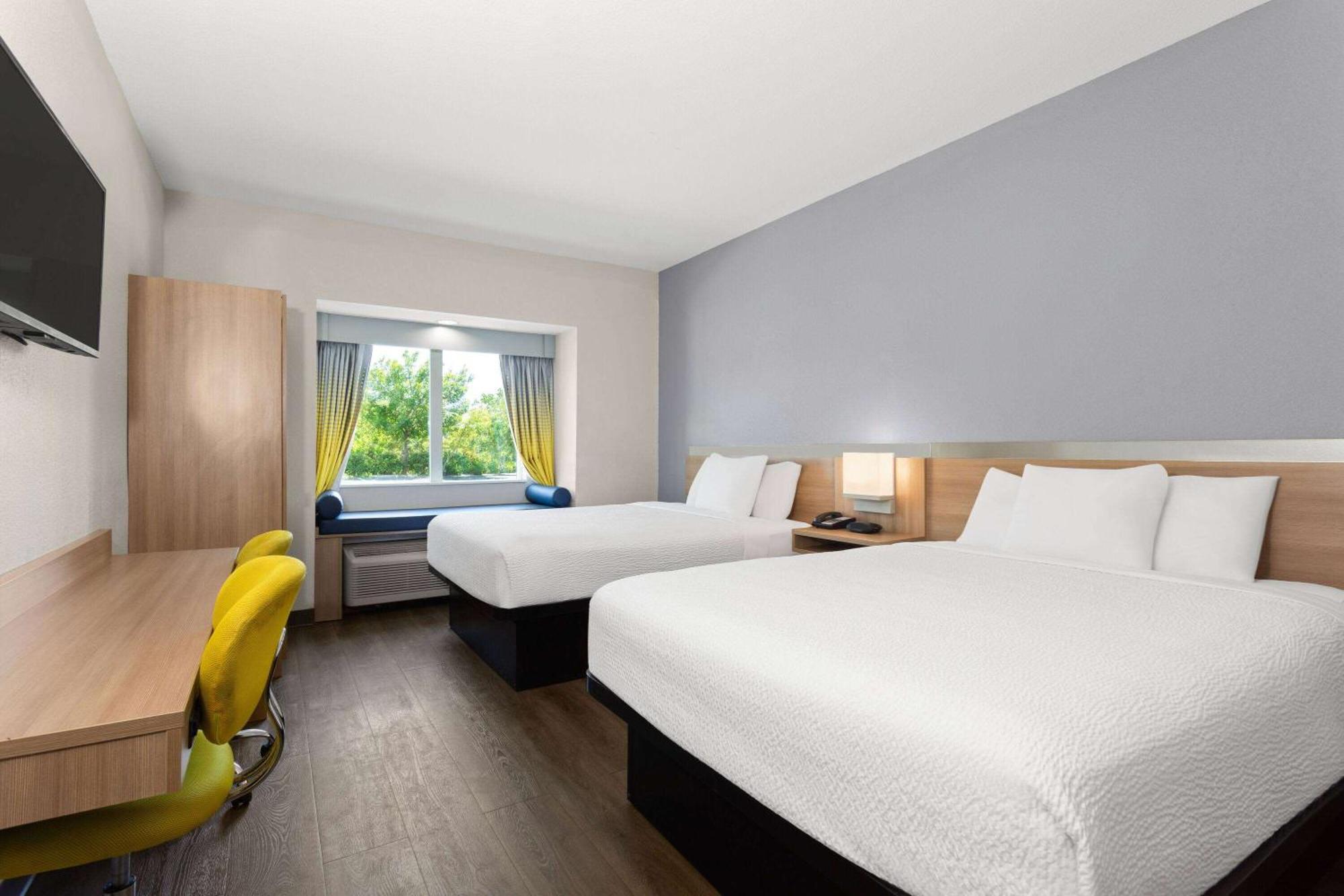 Microtel Inn & Suites By Wyndham Panama City Ngoại thất bức ảnh