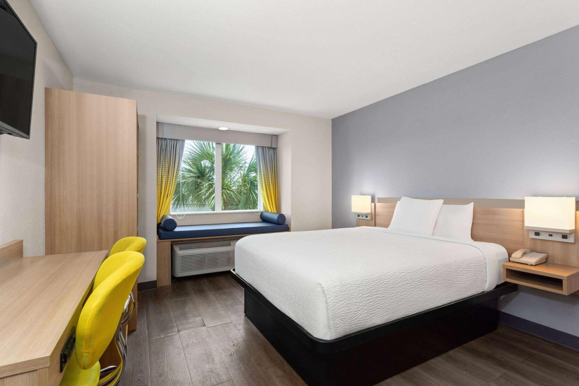 Microtel Inn & Suites By Wyndham Panama City Ngoại thất bức ảnh