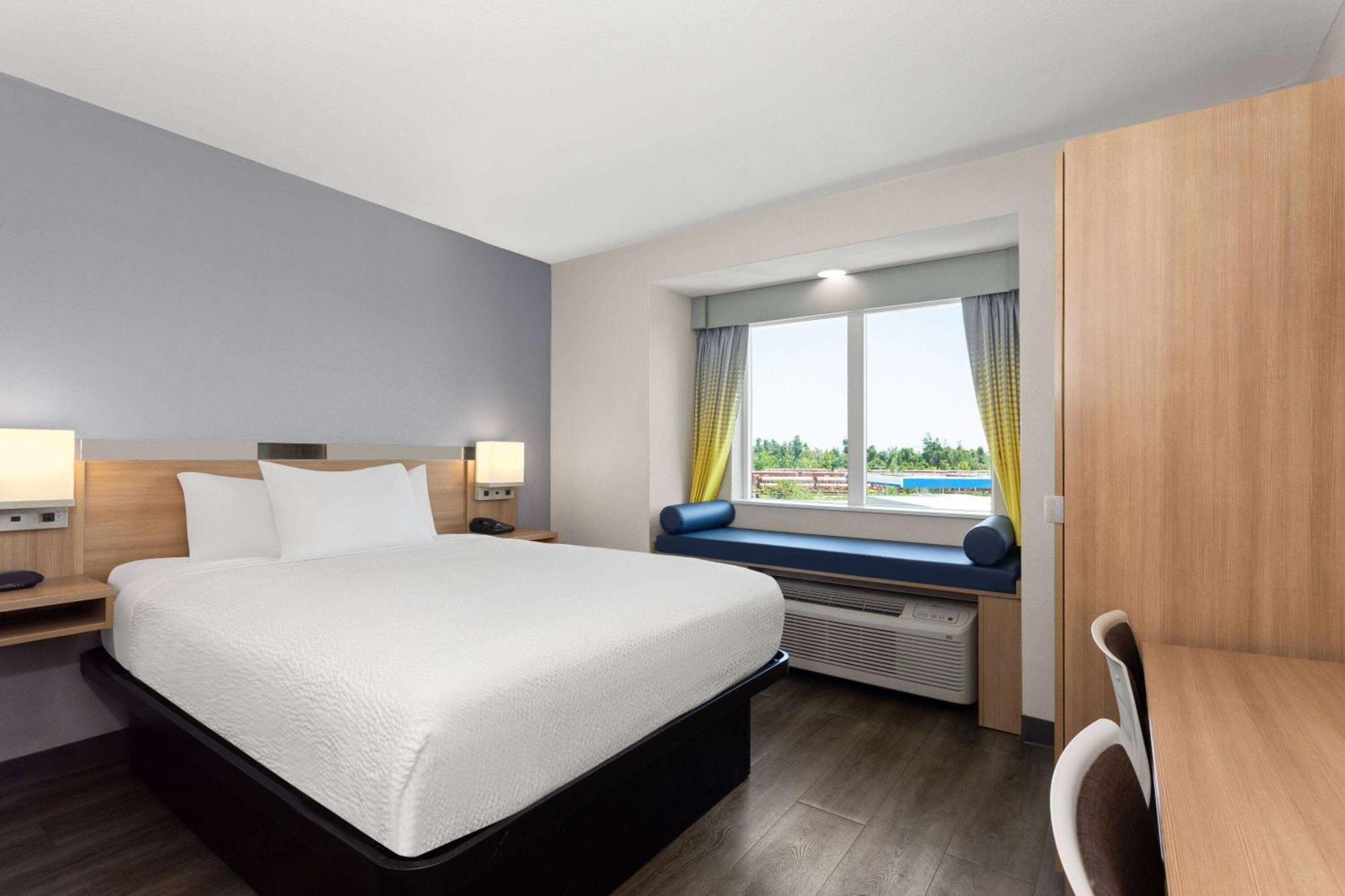 Microtel Inn & Suites By Wyndham Panama City Ngoại thất bức ảnh