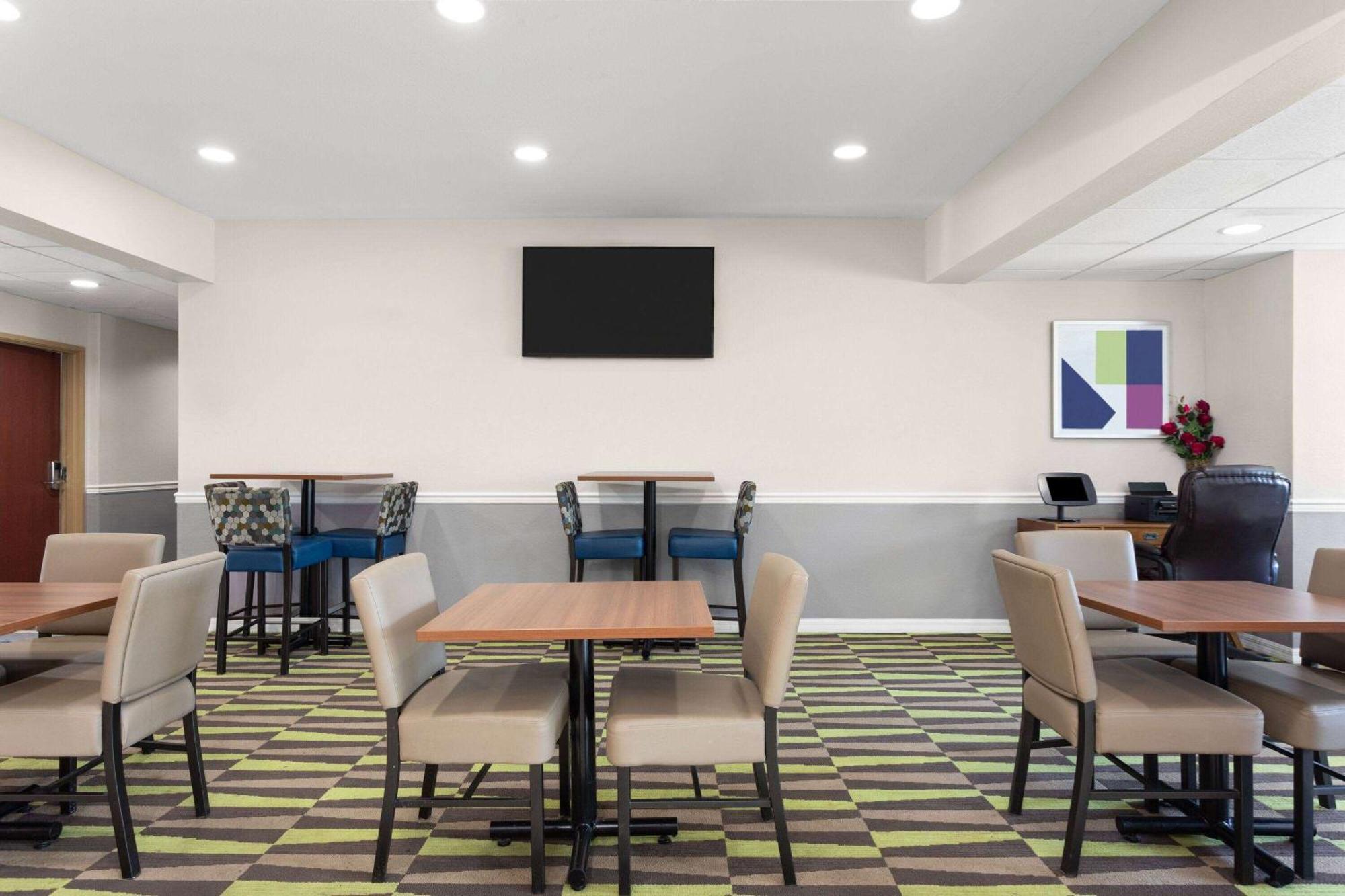Microtel Inn & Suites By Wyndham Panama City Ngoại thất bức ảnh