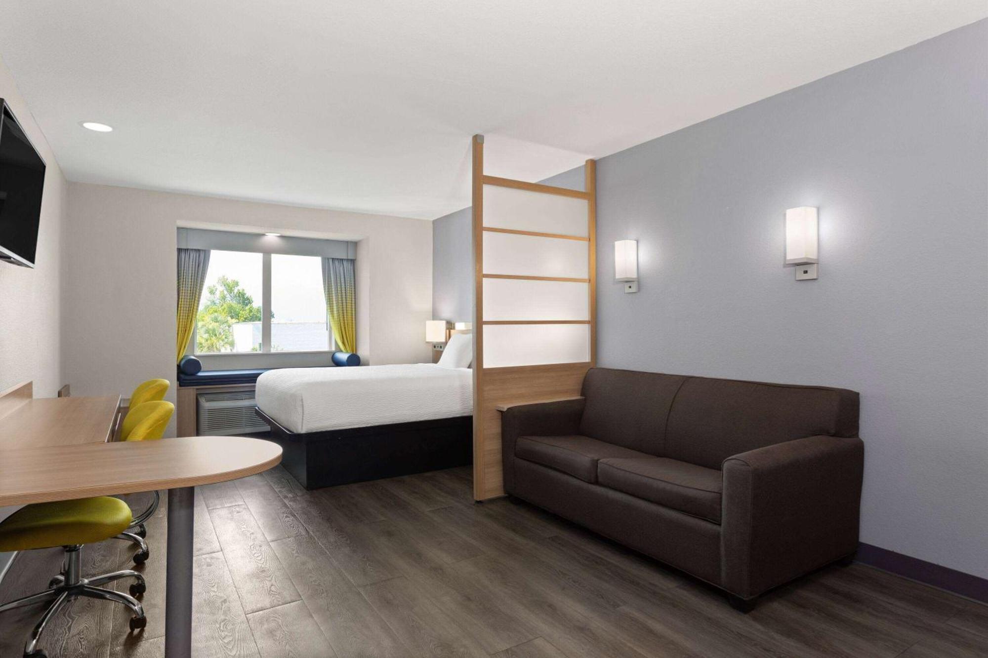 Microtel Inn & Suites By Wyndham Panama City Ngoại thất bức ảnh