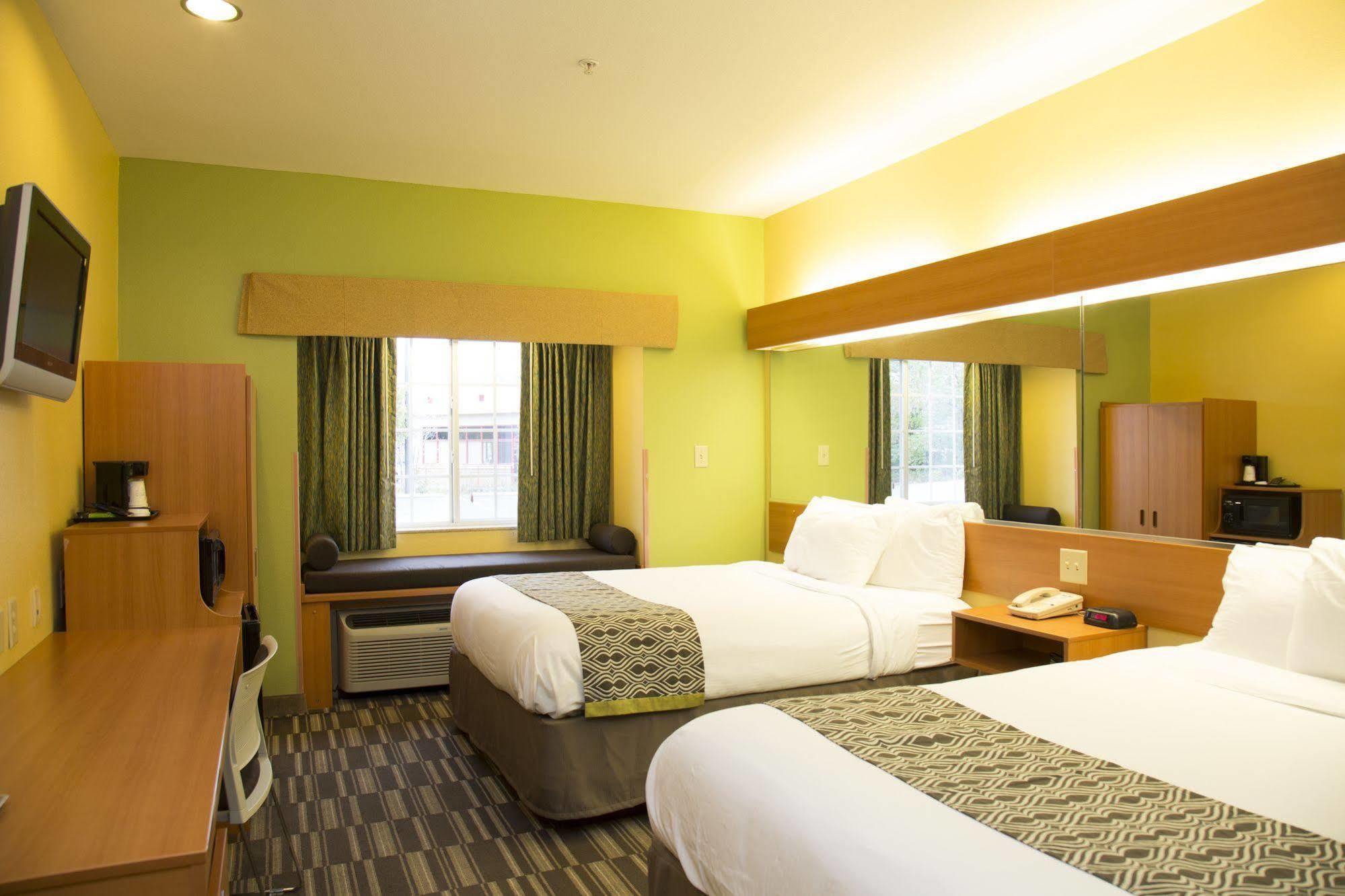 Microtel Inn & Suites By Wyndham Panama City Ngoại thất bức ảnh